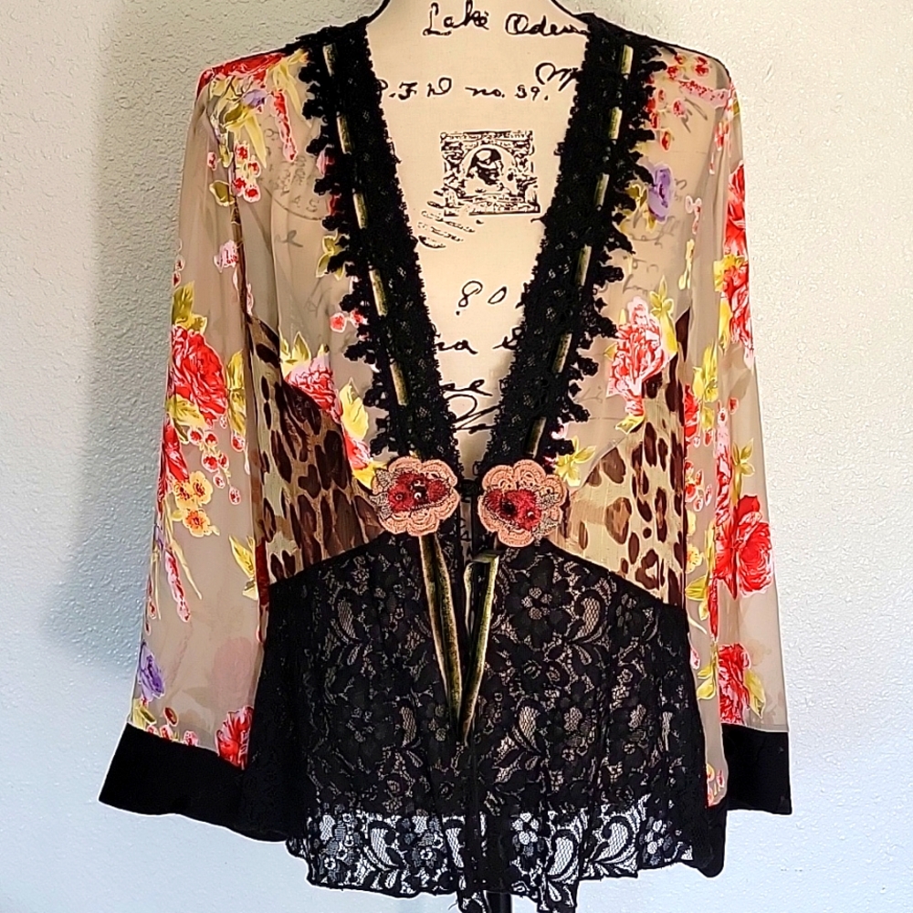Chic Floral and Leopard Kimono with Lace Accents